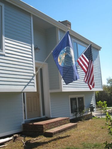 house-w-flags